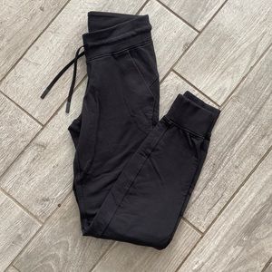 Lululemon’s drawstring joggers NWOT.